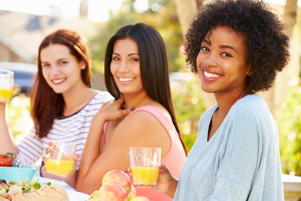 women eating brunch together